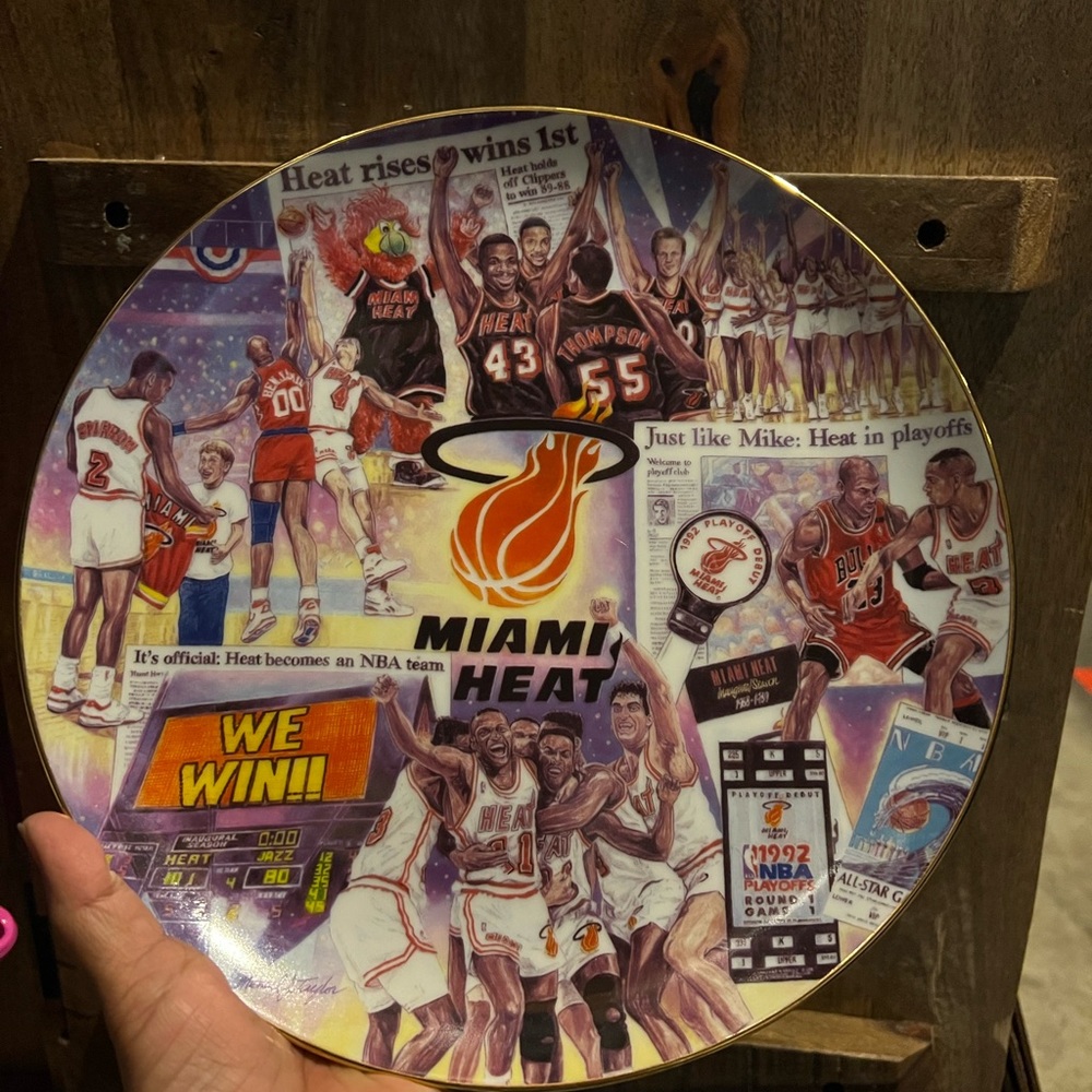 MIAMI HEAT 5th Anniversary celeb.,collectible plate . Dinner size plate.